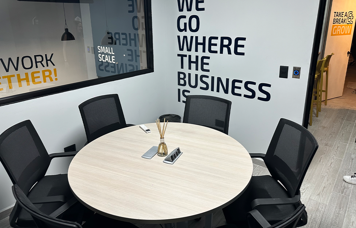 Carretera Nacional I Sala de Juntas - Image 3